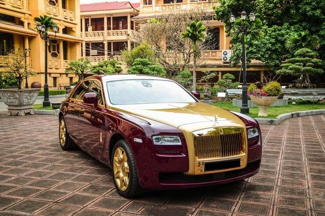 Chiếc Rolls-Royce lớp vàng của Trịnh Văn Quyết vẫn không có chủ sau ba lần đấu giá - Ảnh 1.