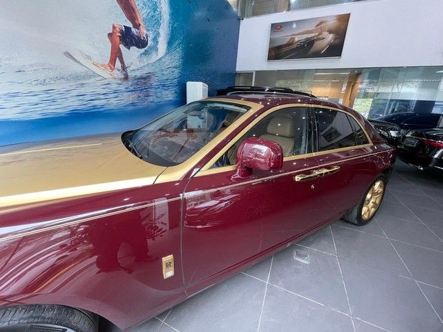 Xuất hiện siêu xe Rolls-Royce mạ vàng của ông Trịnh Văn Quyết trước thời điểm đấu giá - Hình 7.