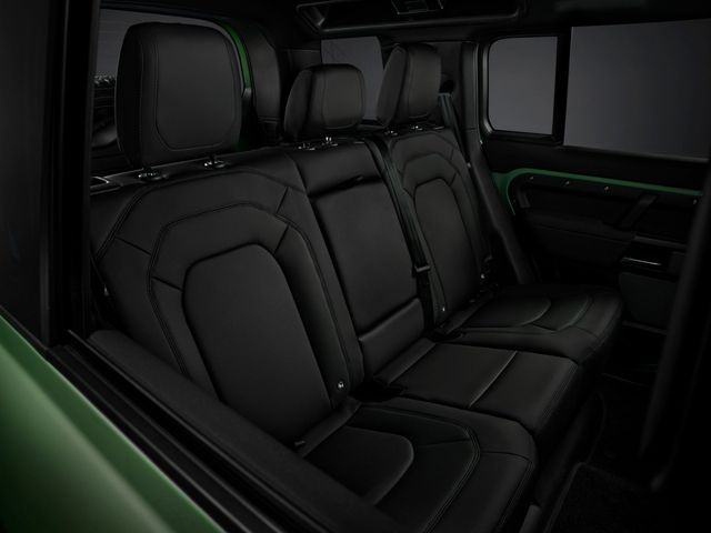 Xem gần hơn chiếc Land Rover Defender 2023 phiên bản kỷ niệm 75 năm - Ảnh 12.