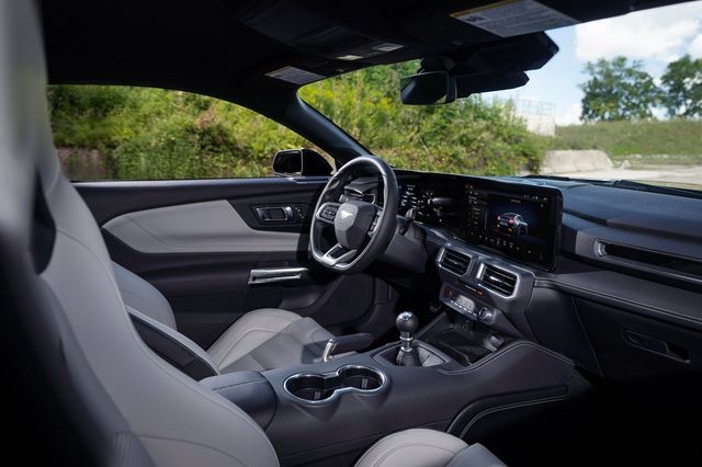 Ford Mustang - phiên bản mới với sự thay đổi nhỏ nhưng vẫn giữ được chất lượng - Ảnh 11.