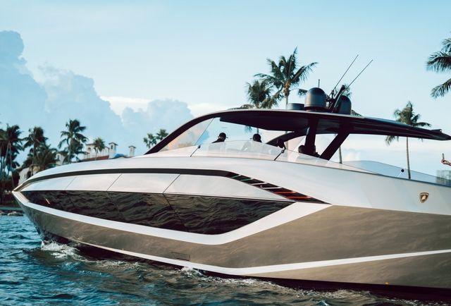Cận cảnh chi tiết siêu du thuyền Tecomar Lamborghini 63 với công suất 4.000 mã lực - Ảnh 2.