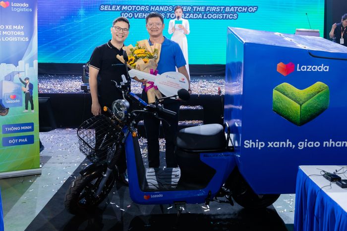 Startup xe điện ra mắt mẫu xe máy bán tải cho người giao hàng: Lô đầu tiên được chuyển giao cho Lazada Logistics, người dùng không phải mua pin - Ảnh 2.