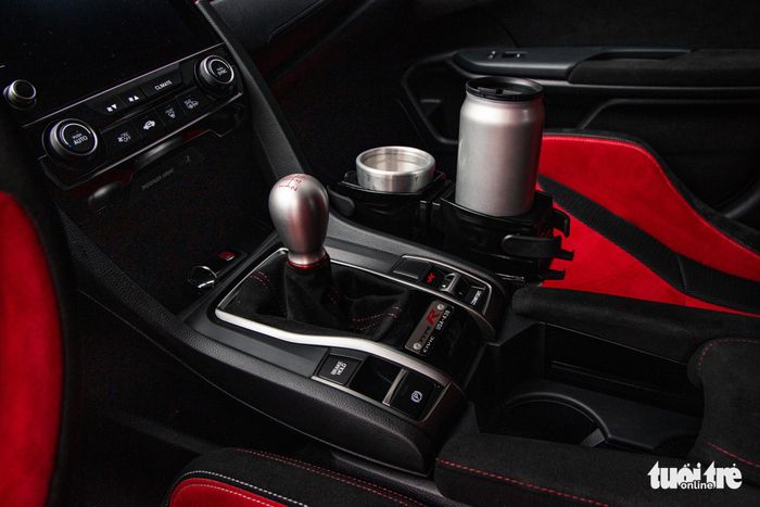 Honda Civic Type R độc nhất tại Việt Nam thuộc sở hữu của ông Đặng Lê Nguyên Vũ, có giá khoảng 4 tỉ đồng - Hình 11.