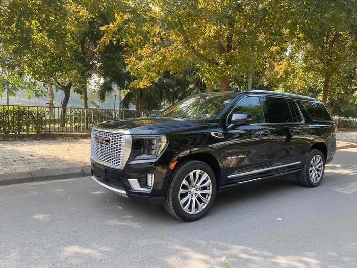 Xem gần GMC Yukon Denali 2023, có giá trị hơn 10 tỷ đồng - Hình 1.