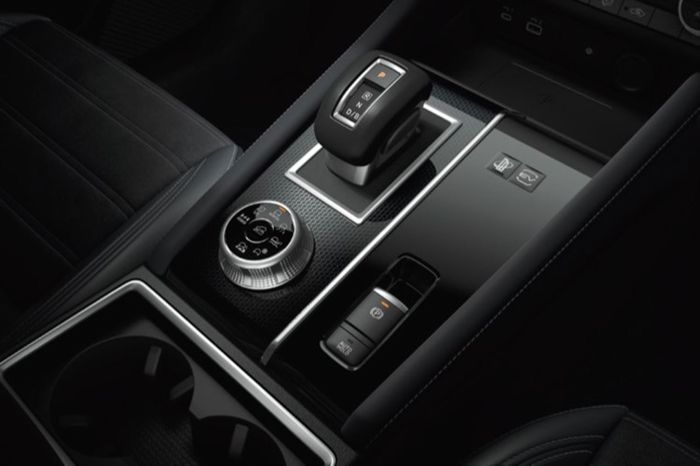 Mitsubishi Outlander thêm phiên bản Đen Đậm - Ảnh 2.