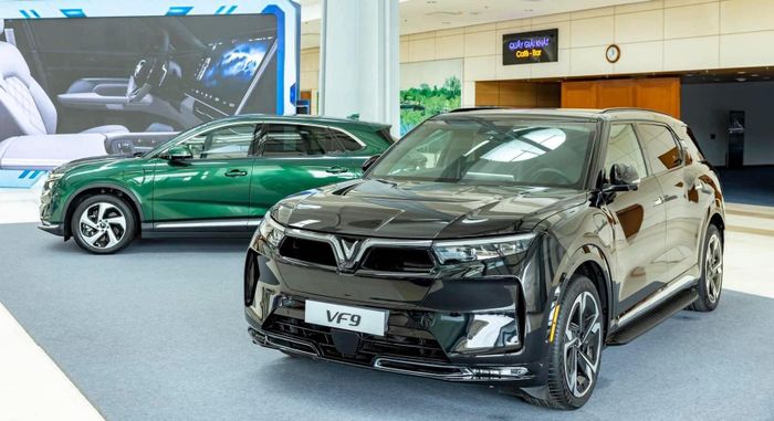 Một doanh nhân thuê xe Mỹ đặt mua 2.500 xe VF 8 và VF 9: Giao trong 1 năm, đơn hàng lớn đầu tiên - Hình 2.