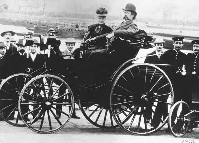 'Nữ hoàng của bóng tối' đứng sau triều đại Mercedes-Benz: Vay mượn sức mạnh từ quá khứ để đầu tư cho tương lai, hy sinh mọi thứ để xây dựng cơ sở sản xuất, kiên định thử nghiệm xe hơn 180km, góp phần thay đổi bản sắc của ngành công nghiệp ô tô - Ảnh 4.