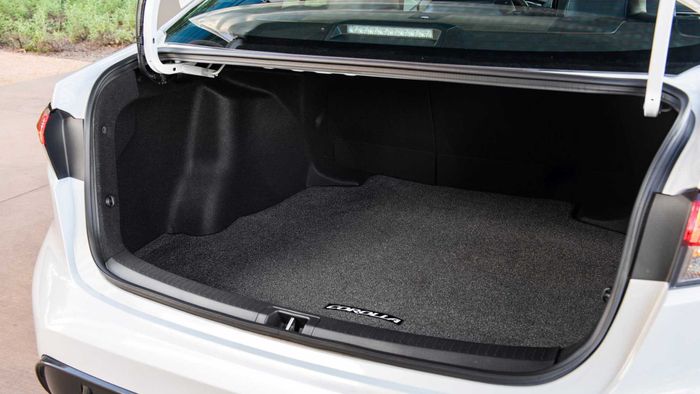 Toyota Corolla, dòng xe bán chạy nhất trên thế giới, đã được nâng cấp nhẹ và giảm giá cho phiên bản hybrid - Ảnh 20.