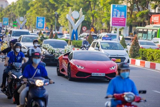 Dàn siêu xe triệu đô lớn nhất từ trước đến nay khiến mọi người trầm trồ khi dạo phố - Hình ảnh 4.