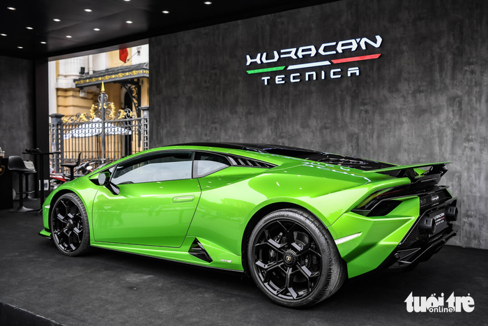 Huracan Tecnica của Lamborghini có giá từ 19 tỷ đồng khi xuất hiện trên phố Hà Nội - Ảnh 3.