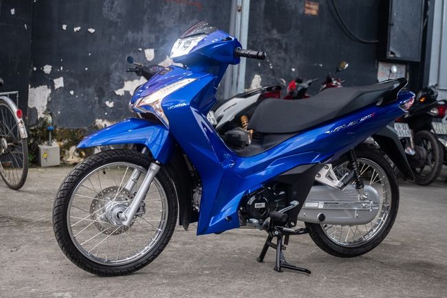 Honda Wave 125i 2023 đầu tiên tại Việt Nam: Giá 86 triệu, nhập Thái, với công nghệ tự động tăng xích - Hình 1
