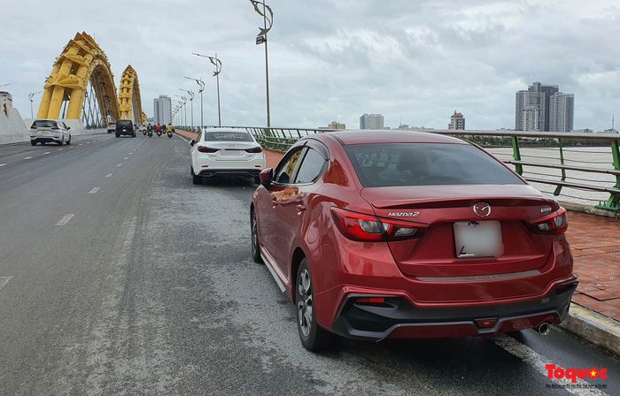 Hình ảnh của những chiếc xe ô tô chết máy nằm la liệt trên các con phố ở Đà Nẵng - Ảnh 10.