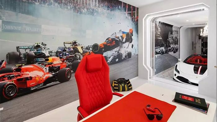 ‘Ngôi nhà Ferrari’ 3,96 triệu USD: Kho siêu xe đích thực, chỉ thiếu ‘Ngựa chồm’ - Ảnh 1