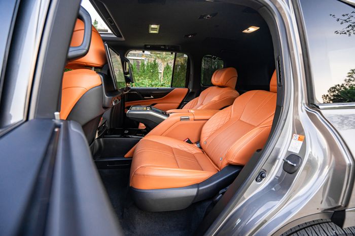 Trải nghiệm thống trị trong 3 ngày với Lexus LX 600 VIP: Đổi lấy uy quyền trị giá 9 tỷ đồng - Ảnh 8.