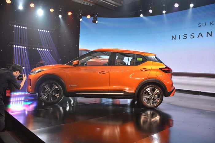 Nissan Kicks mới ra mắt tại Việt Nam, giá từ 789 triệu đồng, tiết kiệm nhiên liệu khi sử dụng trong thành phố, làm áp lực cho Corolla Cross và HR-V.