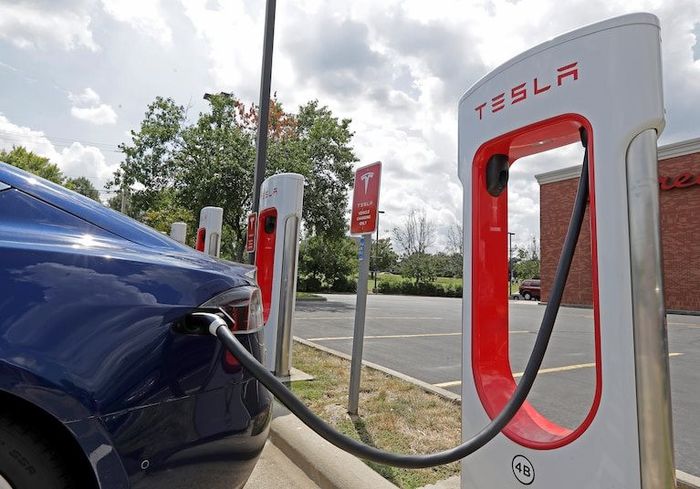 Tesla vẫn đang giữ vị trí dẫn đầu trên thị trường xe điện tại Mỹ, mặc dù khoảng cách giữa Tesla và các đối thủ đang thu hẹp.