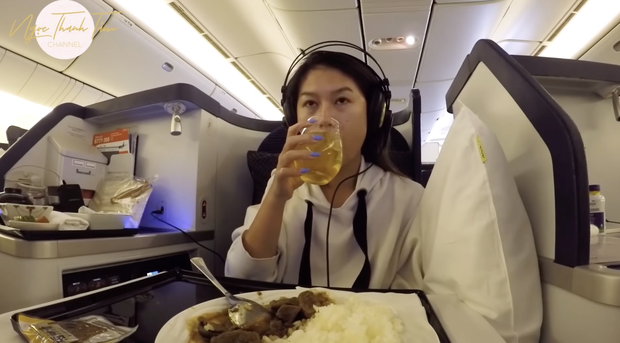 Ngạc nhiên trước khoang thương gia hạng nhất với giá 'siêu khủng' của các hãng máy bay nổi tiếng - Ảnh 9.