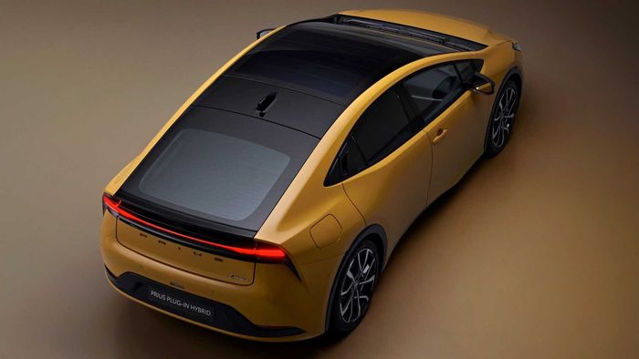 Toyota Prius 2023 ra mắt: Khác biệt đến mức không thể nhận ra đây là một chiếc xe Toyota nữa - Hình 7.