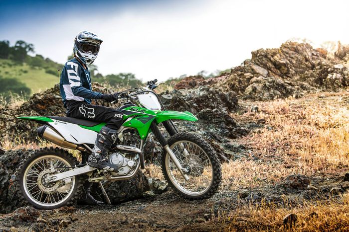 Kawasaki KLX230 chính thức ra mắt tại Việt Nam, có giá 151 triệu đồng - Ảnh 6.