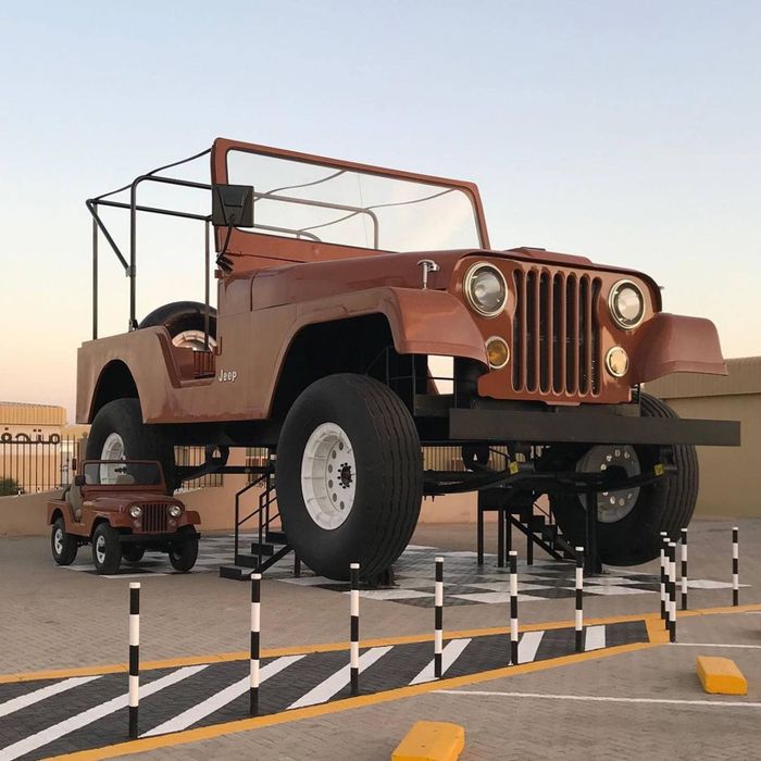 Tỷ phú từ gia đình quyền thế đam mê việc sưu tập ôtô: Đã từng yêu cầu Mercedes chế tạo riêng đội xe S-Class, sở hữu hơn 200 chiếc nhưng không sở hữu một siêu xe - Ảnh 6.