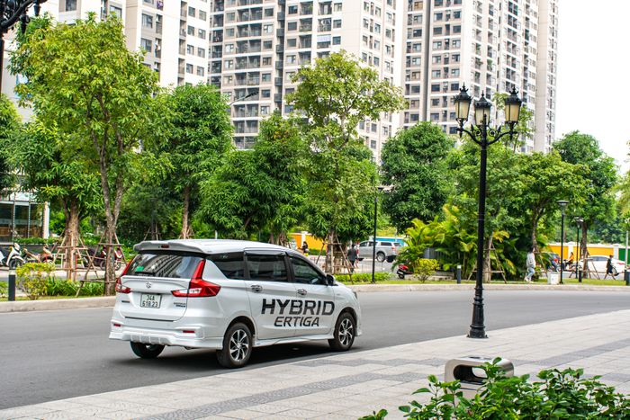 Đánh giá Suzuki Hybrid Ertiga - Xe xanh thú vị hơn so với thông số trên giấy nhưng vẫn cần cải thiện - Ảnh 2.