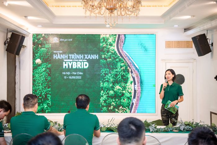 Khám phá hành trình đầy bất ngờ của dòng xe hybrid của Toyota từ Hà Nội đến Mai Châu - Ảnh 1.