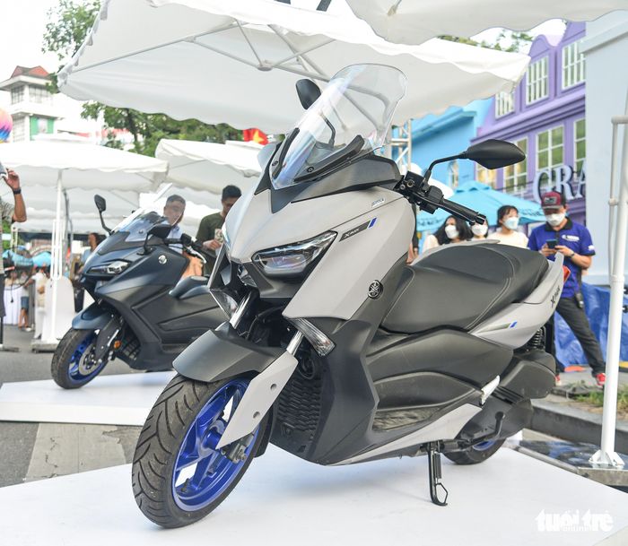 Yamaha X Max 300 sẵn sàng nhận đặt hàng tại Việt Nam, với mức giá từ 129 triệu đồng - Ảnh 10.