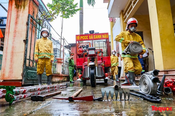 Hà Nội: Mô hình xe ba gác phòng cháy chữa cháy đi qua những con ngõ nhỏ để dập tắt 'bà hỏa' ở các làng nghề - Ảnh 4.