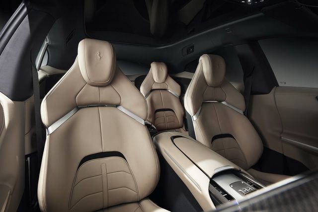 Ferrari giới thiệu dòng SUV đầu tiên, Purosangue: Cửa mở kiểu Rolls-Royce, 4 ghế độc lập, táp lô phân chia - Hình ảnh 2.