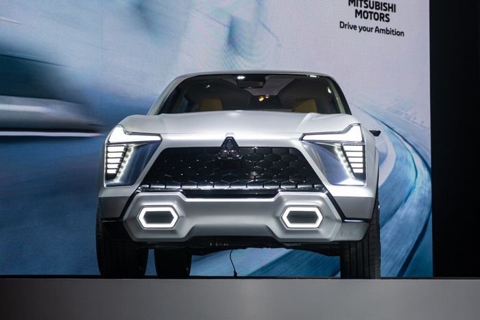 Ảnh 360 độ Mitsubishi XFC Concept: Khám phá từ gầm xe đến cửa sổ trời giọt nước - Ảnh 2.