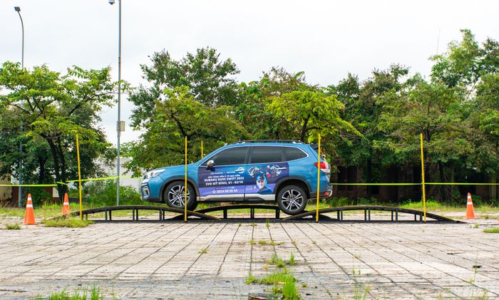 'Đốt' hơn 200 triệu đồng cho lốp, tay đua Anh khuấy động Hà Nội: Ai cũng muốn ngồi trải nghiệm ngồi lên xe