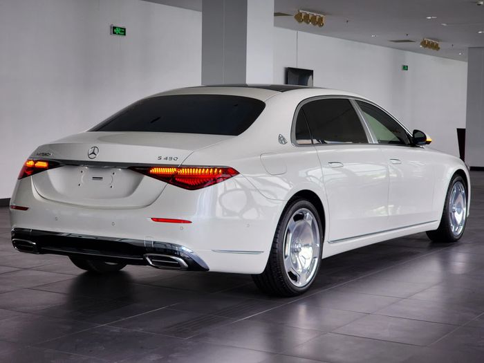 Mercedes-Maybach S 450 mới ra mắt tại đại lý: Giá 8,2 tỷ đồng, phiên bản 'tiết kiệm' hơn dành cho khách Việt - Ảnh 2.