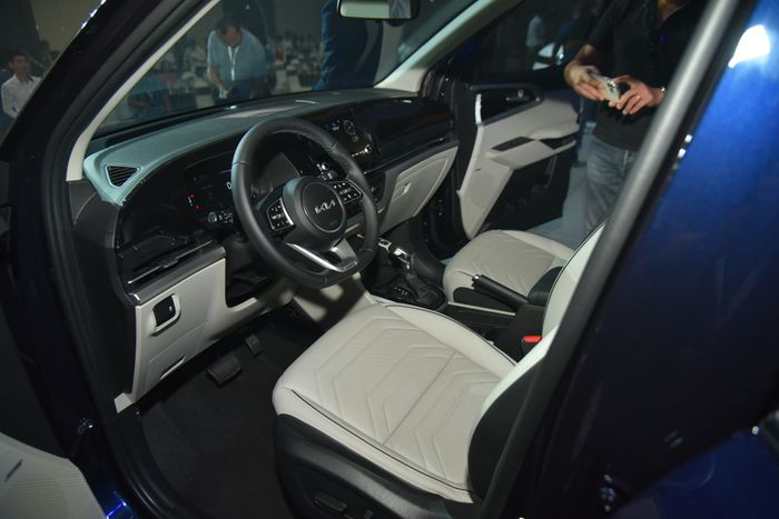 Kia Carens 2023 chính thức ra mắt tại Việt Nam: Giá từ 619 triệu, có 7 phiên bản, thách thức vị thế của Xpander - Ảnh 5.