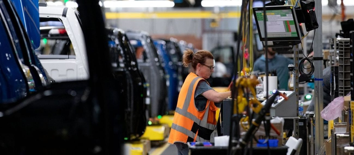 Tesla của Elon Musk đang gặp khó khăn: từ người tiên phong trở thành người gặp khó khăn, 3 năm không có mẫu xe mới, nhà đầu tư tức giận, khách hàng chán nản.