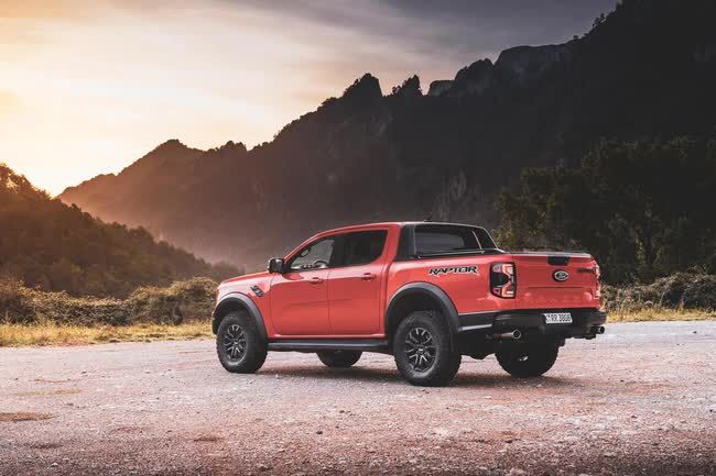 Với mỗi thị trường, một loại động cơ khác nhau, việc Ford Ranger Raptor 2023 sắp ra mắt tại Việt Nam đã gây ra nhiều câu hỏi - Ảnh 7.
