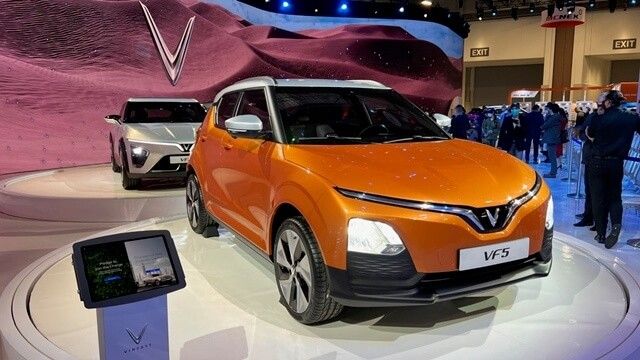 Thông tin từ đại lý về việc VinFast VF 5 sắp ra mắt tại Việt Nam, giá dự kiến trên 400 triệu đồng, có thể khiến mẫu xe này trở thành lựa chọn phổ biến trong thị trường.