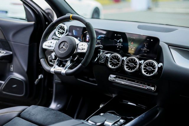 Khám phá Mercedes-AMG GLA 45 S chính hãng - SUV giá 3,43 tỷ đồng dành cho người mê tốc độ - Ảnh 8.
