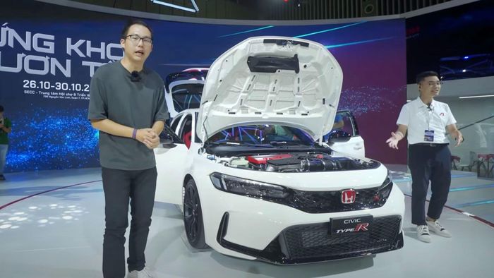 Đức với mái tóc dài: Cảm xúc khi cầm lái xe phổ thông - hình ảnh 1