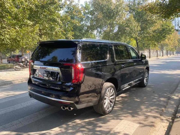 Khám phá chi tiết về GMC Yukon XL Denali 2023 với giá trên 10 tỷ đồng tại Việt Nam, cạnh tranh với Lexus LX 600 VIP - Hình 4.