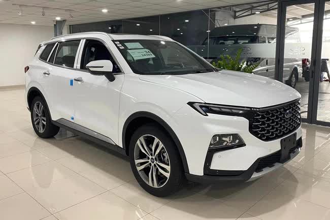 Điều bí ẩn về giá của các mẫu xe Ford tại Việt Nam: Everest bị 'lạc', Territory giảm giá sâu dù mới ra mắt - Hình 2.