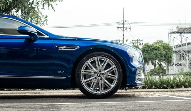Thông tin chi tiết về Bentley Flying Spur Hybrid giá từ 16,8 tỷ đồng, vừa ra mắt tại Việt Nam. Hai chiếc đầu tiên đã có chủ nhân. (Ảnh 8)
