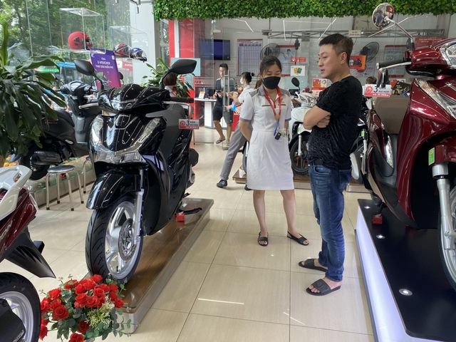 Gần đến thời điểm sinh viên nhập học, giá của Honda Vision đã tăng vọt - Ảnh 2.