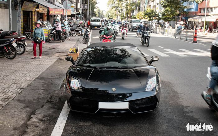 Ông Đặng Lê Nguyên Vũ mua Lamborghini Gallardo Spyder Performante hiếm tại Việt Nam - Ảnh 4.