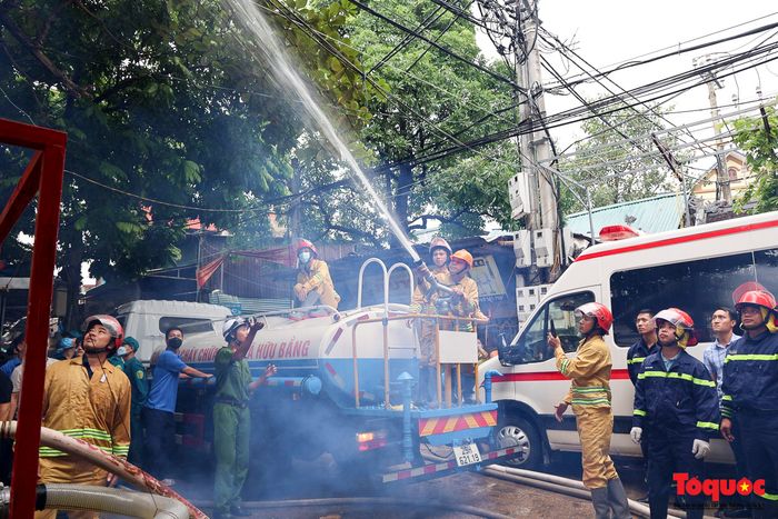 Hà Nội: Mô hình xe ba gác phòng cháy chữa cháy di chuyển linh hoạt trong những con ngõ nhỏ để dập tắt 'bà hỏa' ở các làng nghề - Ảnh 15.