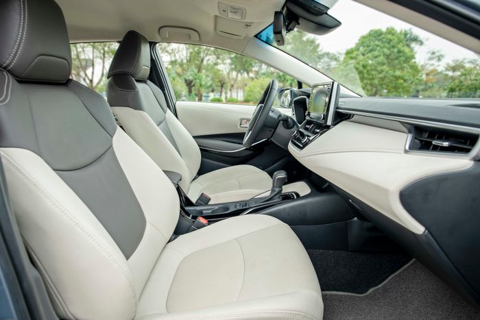 Người dùng chia sẻ lý do chọn Toyota Corolla Altis HEV: Đáng đồng tiền nếu sử dụng nhiều trong thành phố  - Ảnh 1.