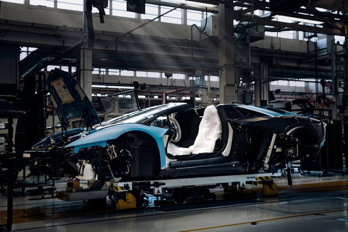 Siêu xe Lamborghini Aventador chính thức dừng sản xuất - Ảnh 6.