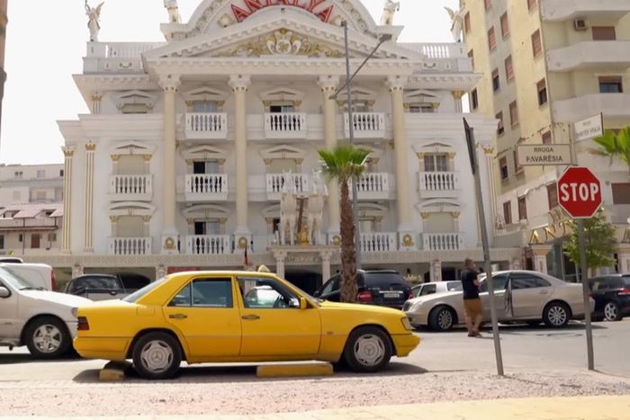 Mercedes-Benz E-Class taxi chạy gần 1,6 triệu km: Động cơ vẫn nguyên bản, chỉ sửa một lần 'cả đời' - Ảnh 3.