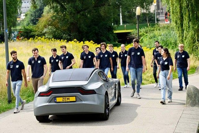 Sinh viên Hà Lan tạo ra xe điện lọc khí thải - Ảnh 1.