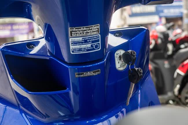 Honda Wave 125i 2023 đầu tiên tại Việt Nam: Giá 86 triệu, nhập Thái, với công nghệ tự động tăng xích - Hình 4