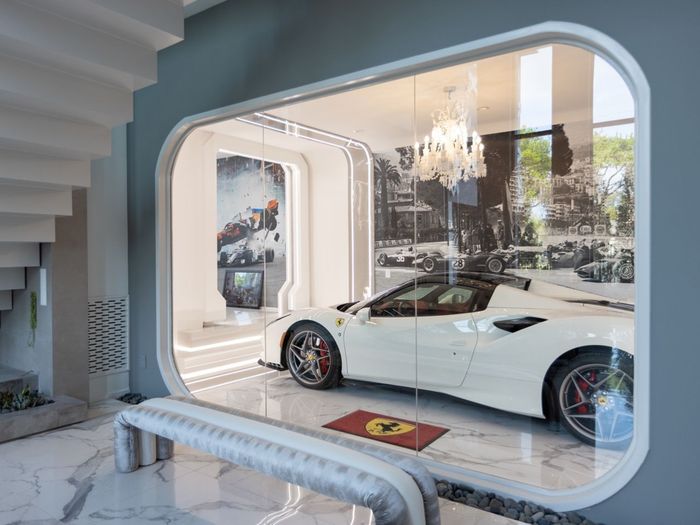 ‘Ngôi nhà Ferrari’ 3,96 triệu USD: Kho siêu xe đích thực, chỉ thiếu ‘Ngựa chồm’ - Ảnh 8